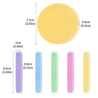 esponja amarela redonda e cinco bastões coloridos com medidas