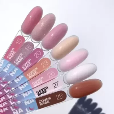 Conjunto de amostras de verniz para unhas em diferentes tons com etiquetas numeradas