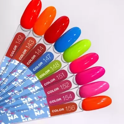 Mostruário de vernizes coloridos com código numérico