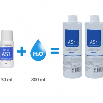Frascos do produto AS1 e mistura com água para obter maior quantidade