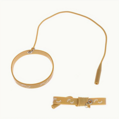 Correia para óculos de silicone castanha com padrão de cílios brancos