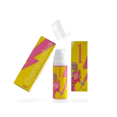 Frasco e embalagem amarela e rosa com ilustração de personagem feminina e texto Cystedmine