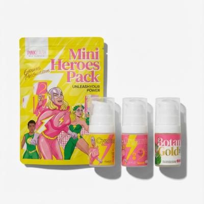 Conjunto cosmético Mini Heroes Pack com três frascos e embalagem ilustrada