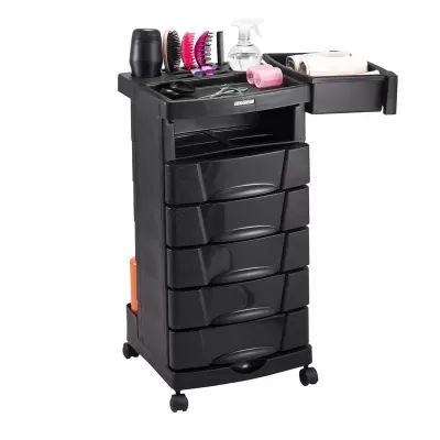 Carrinho plástico preto com cinco gavetas, rodas e vários acessórios para cuidados pessoais em cima