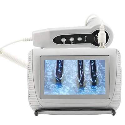 Microscópio digital cinza com ecrã a cores mostrando pêlos ampliados