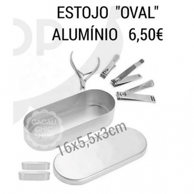 Estojo oval em alumínio com alicate e quatro cortadores de unhas metálicos