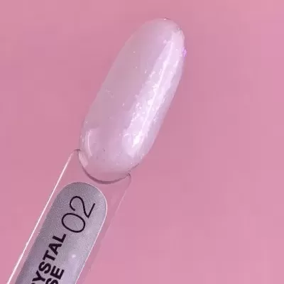 Amostra de verniz para unhas cristal com brilhos em fundo rosa