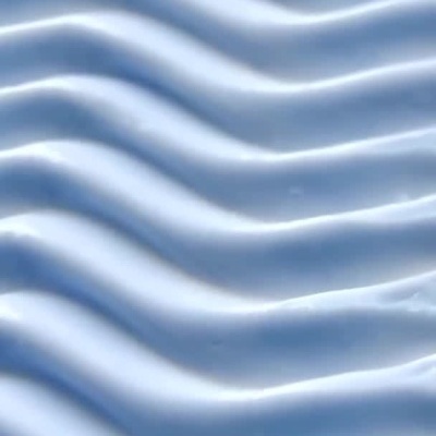 Embalagens dos produtos Big Blue e Big Silver com design de super-heroína e textura de creme.