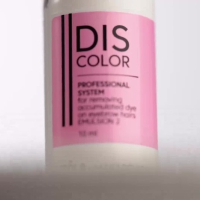 Embalagens rosa e branca do produto DISCOLOR da ZÖLA MAKAREVICH para remoção de pigmentos nas sobrancelhas