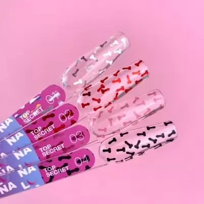 Paletas transparentes para amostras de verniz de unhas com padrão de ossos coloridos e etiquetas com texto 'TOP SECRET'.