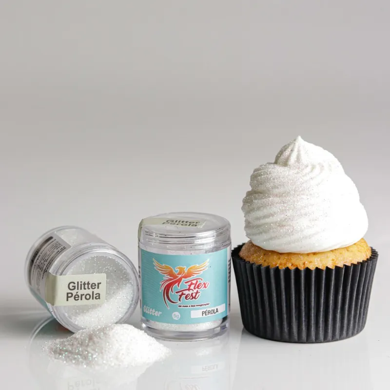 Dois frascos de glitter pérola e um cupcake com cobertura branca