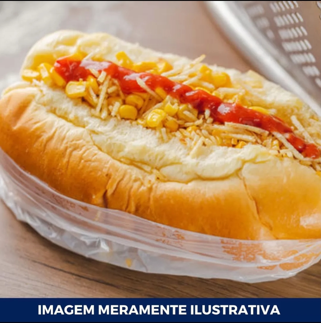 Sacos plásticos para Hot Dog/Cachorro Quente - 100 Unidades - 2 Tamanhos Cachorro quente com batata palha, milho e ketchup numa bandeja de plástico transparente