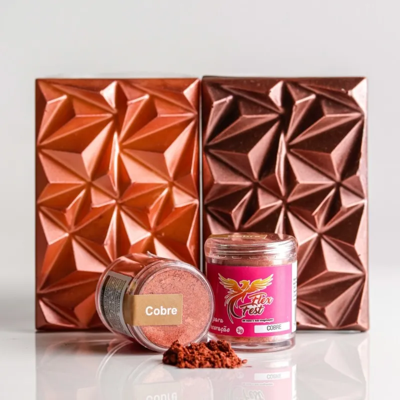 Barras de chocolate cobre e bronze com potes de pó pigmento cobre à frente