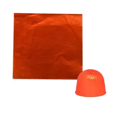 Embalagem quadrada laranja e objeto meia esfera laranja