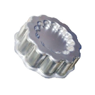 Forma metálica prateada para pastelaria com desenho ondulado