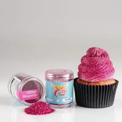 recipientes de glitter magenta e cupcake com cobertura cor magenta