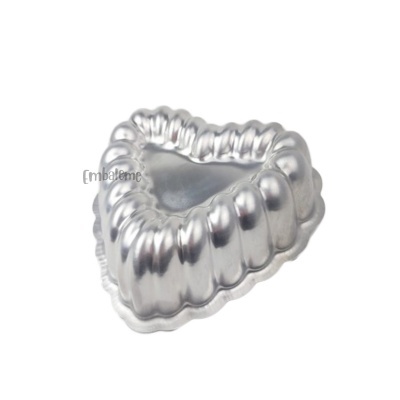 Forma de bolo em alumínio formato coração prateada