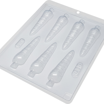 Molde transparente de plástico com compartimentos em forma de cenoura