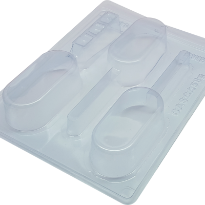 Molde plástico transparente para chocolates em forma de sapatos com texto impresso