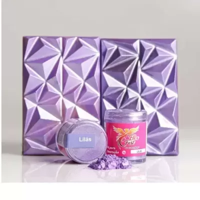 Pós lilás para maquiagem em recipientes transparentes com embalagens geométricas lilás ao fundo