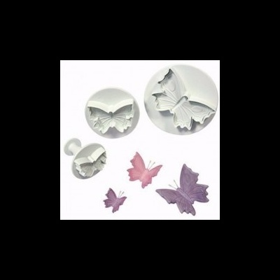 Conjunto de cortadores de massa formato borboleta com recortes de massa coloridos