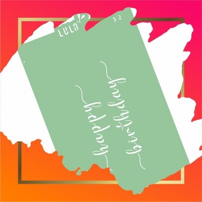 Cartão verde com texto 'happy birthday' e anotações, fundo colorido vermelho, laranja, branco e moldura dourada