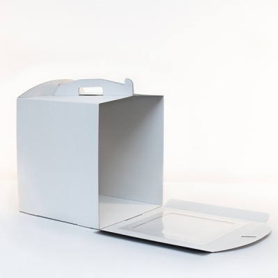 Caixa branca de papelão para bolos aberta com alça
