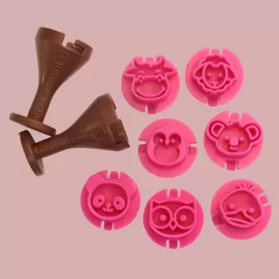 Moldes de silicone castanhos e rosa com formas de rosto de animais