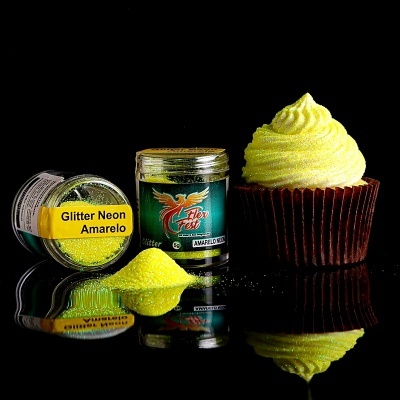 Dois frascos de glitter amarelo e cupcake com cobertura amarela