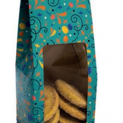 Embalagem azul com padrão floral contendo biscoitos redondos