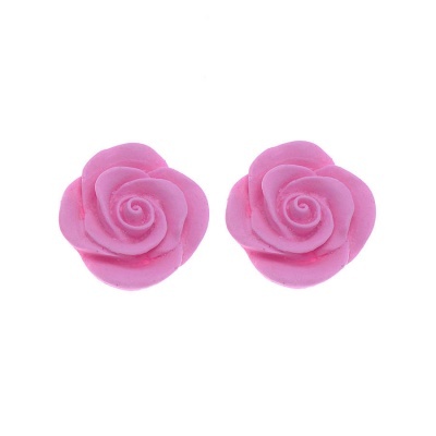 Par de brincos em forma de rosa cor rosa
