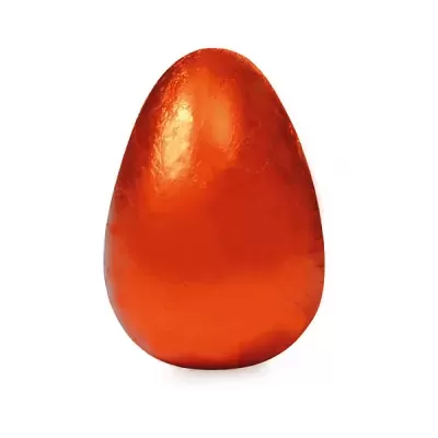 Ovo em chocolate embrulhado em papel metálico laranja