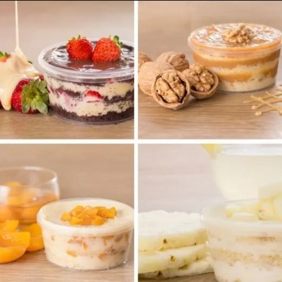 Quatro frascos com diferentes sobremesas cremosas e frutas, com morangos, nozes, pêssegos e ananás, dispostos em quatro imagens separadas.