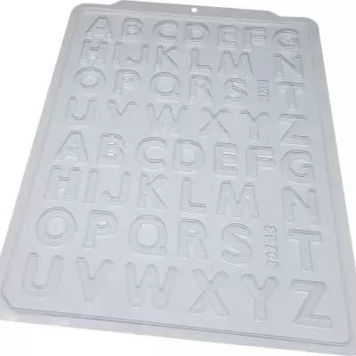 Moldes de plástico transparentes com letras do alfabeto