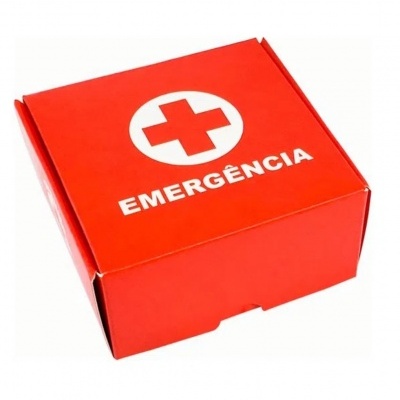 Caixa vermelha de emergência com cruz branca e texto EMERGÊNCIA