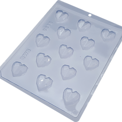 Moldes transparentes para chocolates em forma de corações facetados
