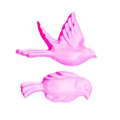 Dois pássaros rosa translúcidos com diferentes posições de asas