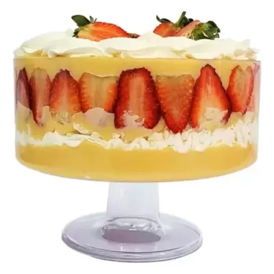 Bolo de morango em suporte de vidro