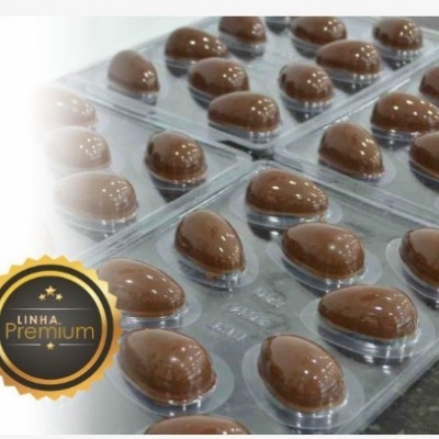 Cápsulas castanhas em blister transparente com selo LINHA Premium