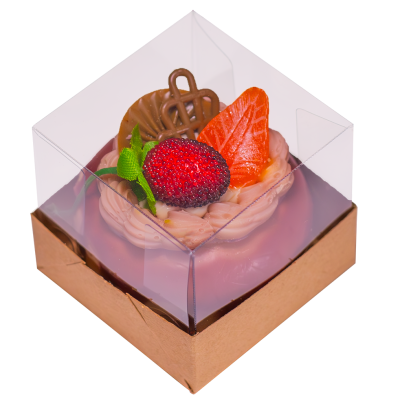 Doce decorado numa caixa transparente com base dourada