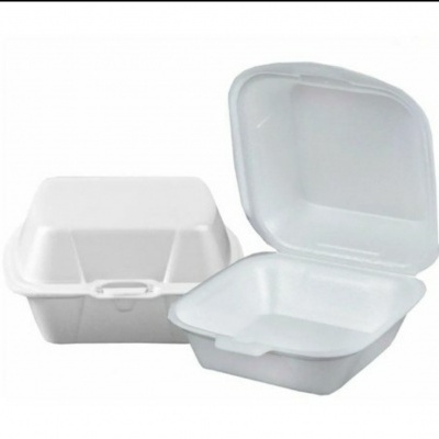 Caixas de alimentos em espuma branca, uma aberta e outra fechada