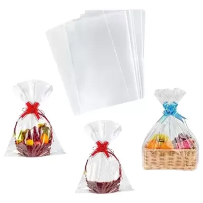 Sacos de plástico transparentes com laços para embrulho contendo frutas