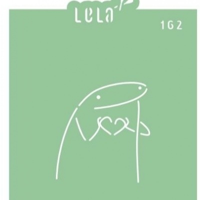 Fundo verde claro com desenho branco de figura abstrata e texto Lola 162