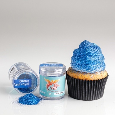 Frascos de glitter azul royal e cupcake com cobertura azul glitter