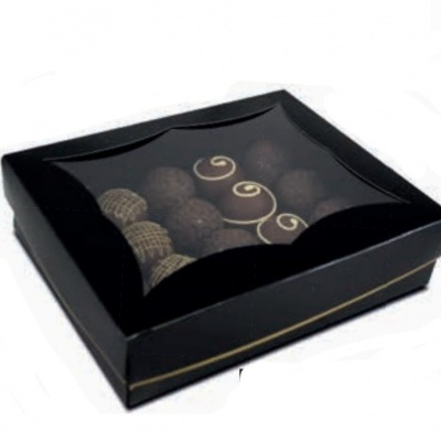 Caixa preta com bombons trufados de vários padrões e texturas