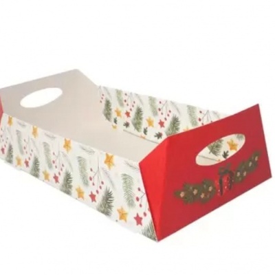 Tabuleiro de cartão decorado com motivos de Natal e aberturas ovais nas extremidades