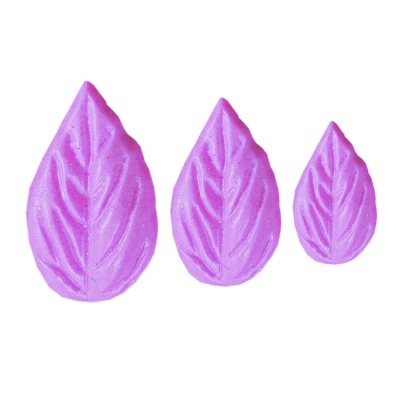 Três moldes lilás em forma de folha com textura detalhada