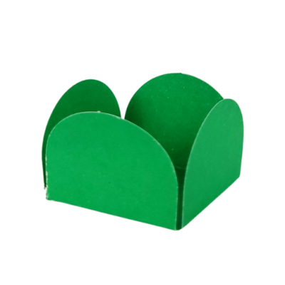 Caixa pequena de papel verde com lados arredondados para doces