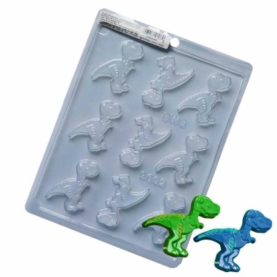 Forma de molde de silicone transparente com moldes de dinossauros e dois dinossauros de chocolate verde e azul