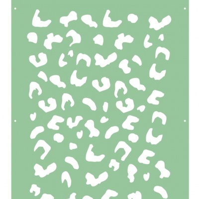 Stencil verde com padrão branco e texto 'Lela 05'